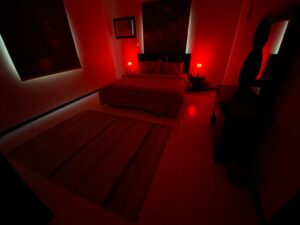 رنگ قرمز اتاق خواب