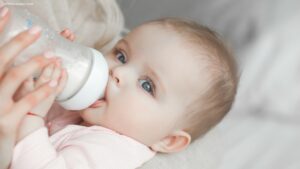 شیر خوردن کودک
